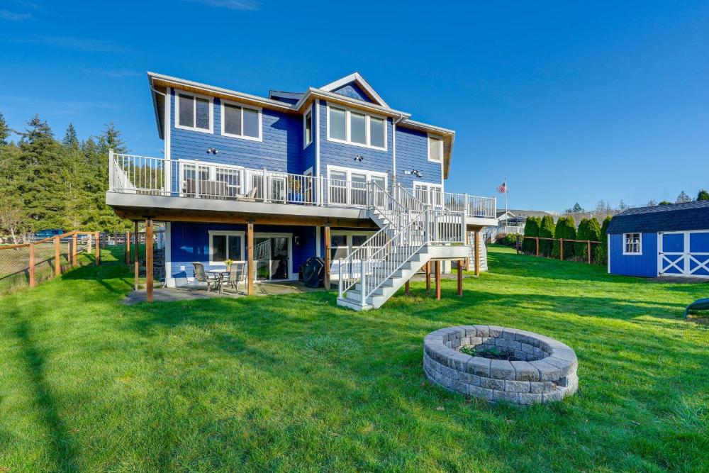 Stunning Mount Vernon Home with Big Lake Views!